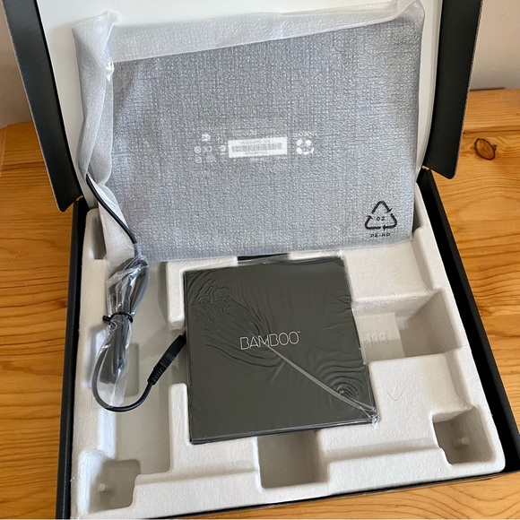 Wacom Bamboo Pen and Touch Graphic Design Computer Drawing NEW - Picture 8 of 10